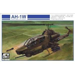   : AH 1W Super Cobra NTS Update Helicopter 1 35 AFV Club: Toys & Games