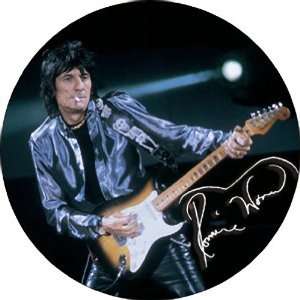  THE ROLLING STONES RONNIE BUTTON: Home & Kitchen