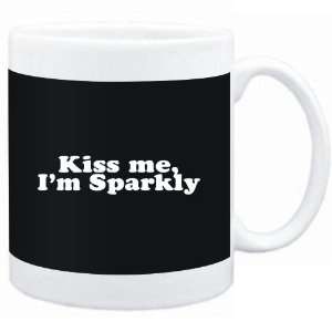    Mug Black  Kiss me, Im sparkly  Adjetives