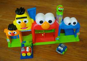  Fisher Price Sesame Street Giggle N Go Garage: Toys 