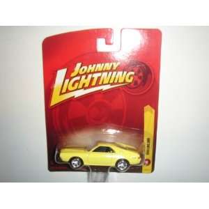  Johnny Lightning R16 1969 AMC AMX Yellow Toys & Games