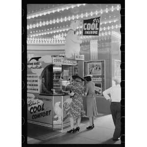  Photo Movie theatre, Chicago, Illinois 1940