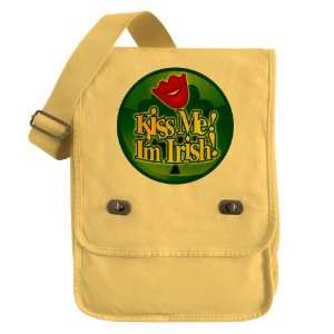   Messenger Field Bag Yellow Kiss Me Im Irish Clover 