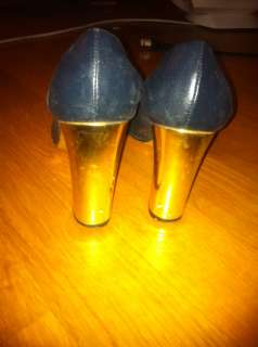 Juicy Couture Blue Pumps with Gold Links Size 6  