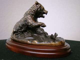 BRONZE STATUE SCULPTURE GRIZZLY BEAR CATCHING SALMON  
