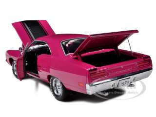 Brand new 1:24 scale diecast model car of 1970 Plymouth Road Runner 