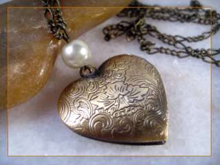   Pearl Flower Heart Love Vintage Brass Picture Locket Pendant Necklace